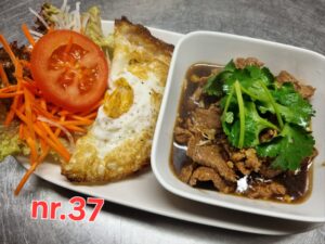 [ 37 ] Nüa Thod Gratiem Prig Thai เนื้อทอดกระเทียมพริกไทย