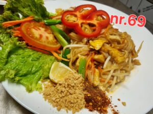 [ 69 ] Pad Thai mit Hähnchen ผัดไทย