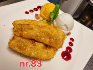 [ 83 ] Knuspri ge Banane mit hausgemachtem Kokosnussmilch-Eis und Honig กล้วยทอดไอติมกะทิราดน้ำผึ้ง
